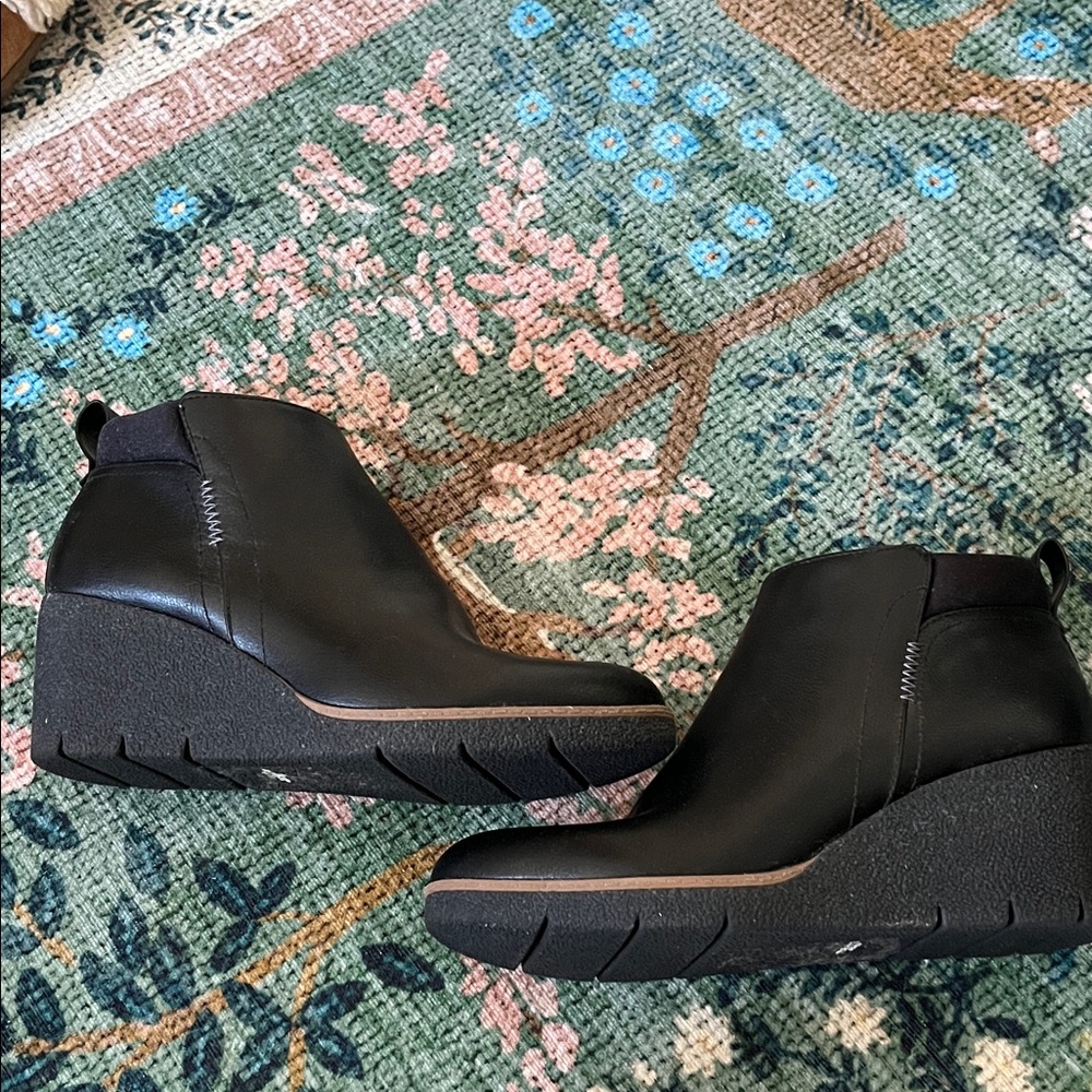 Dr. Scholl’s Black Wedge Ankle Boots